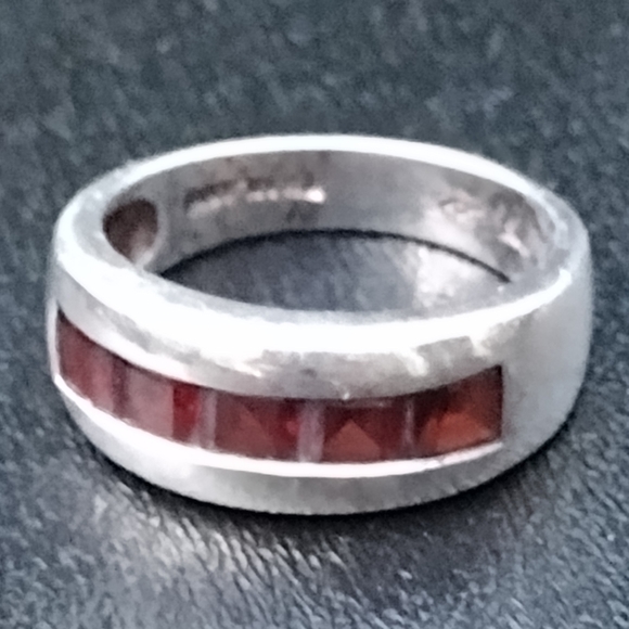 VINTAGE Sterling Silver Channel Set Red Gemstone Ring - Picture 2 of 12